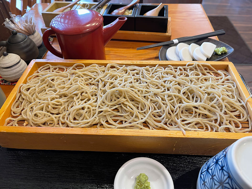 板蕎麦と板わさ